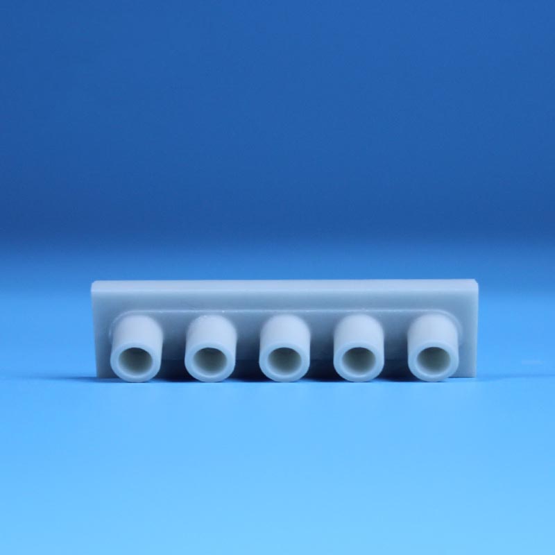 Pièces en céramique ennitrure d\'aluminium